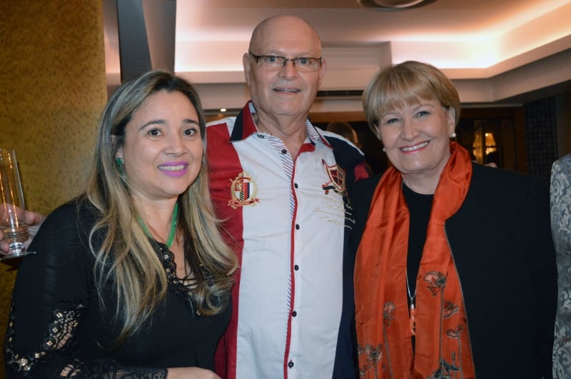 Sílvia e Nilton Lerrer com a senadora Ana Amélia Lemos, na comemoração do aniversário dele  
