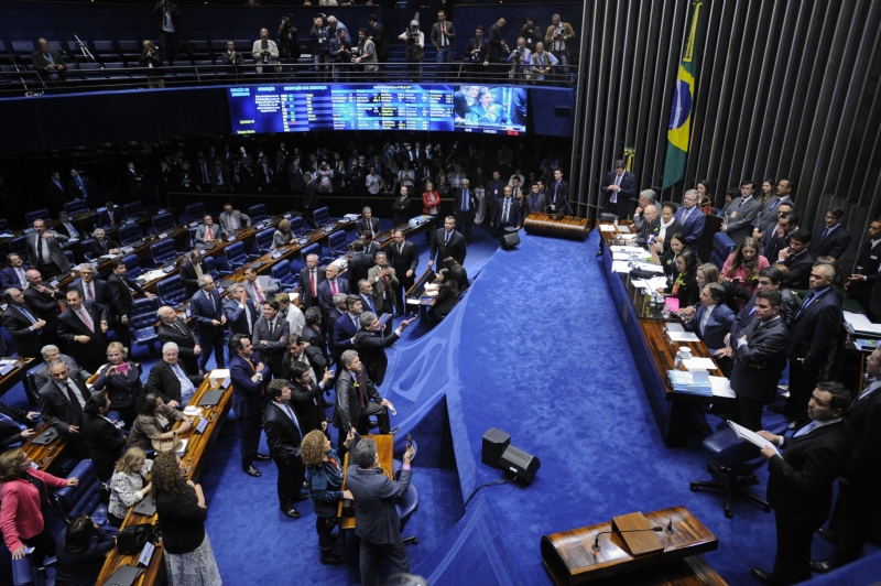 Plenário do Senado decidiu por 50 votos a 26 dar aval ao texto-base da proposta