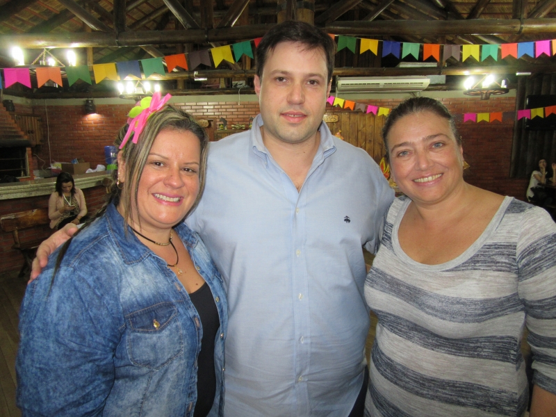 Bruna Brosina, Pedro Alfonsin e Rosane Marques Ramos no Arraial dos Advogados promovido pela CAA/RS   