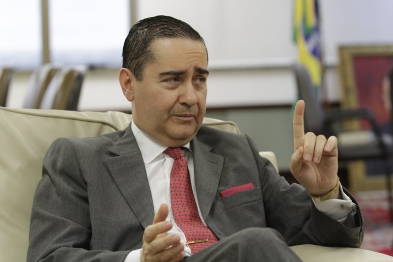 Flores considera o pedido "relevante" por colocar em risco direitos e determinou exame 