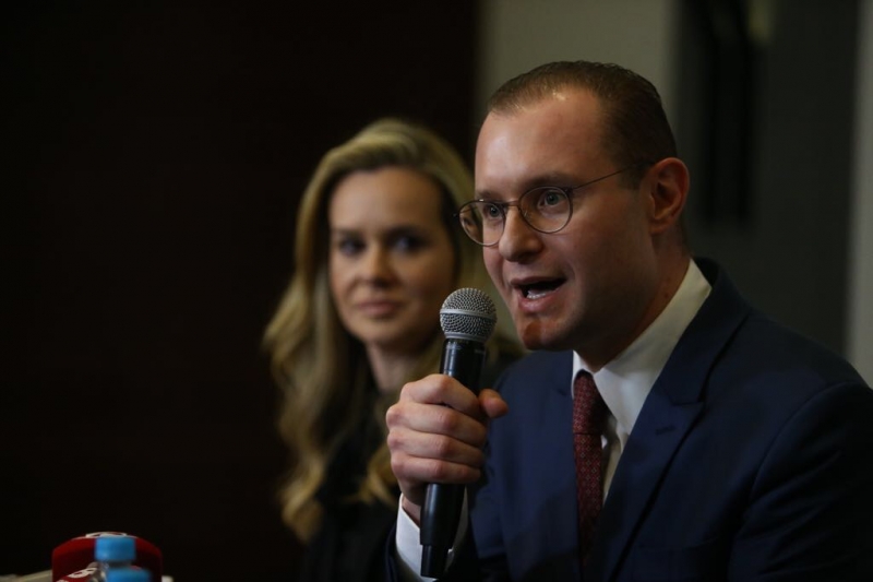 Cristiano Zanin Martins e Valeska Zanin Martins reafirmam que ex-presidente é vítima de de 'lawfare'