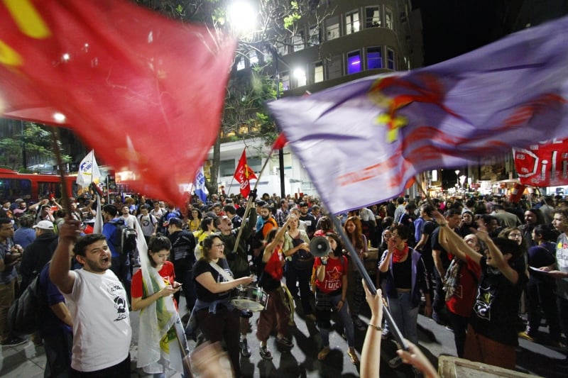 Manifestantes se reúnem na Esquina Democrática contra as reformas e o governo Temer