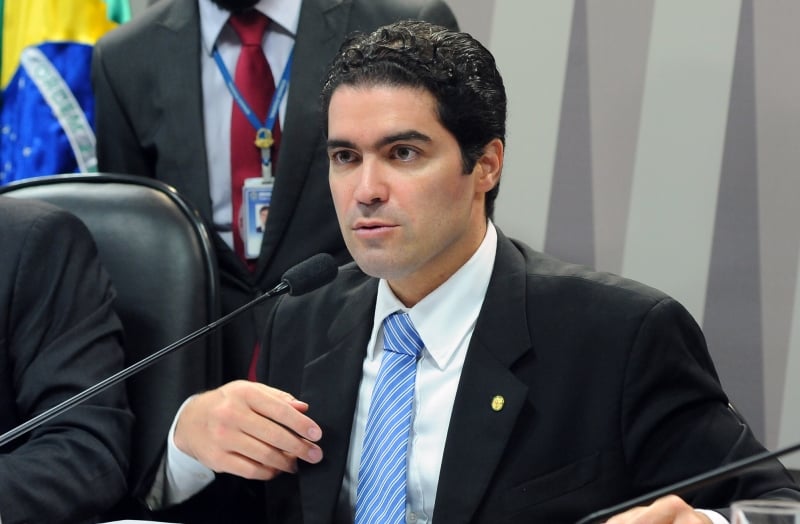 Medida apenas corrige erro, afirmou Newton Cardoso Jr. (PMDB-MG)