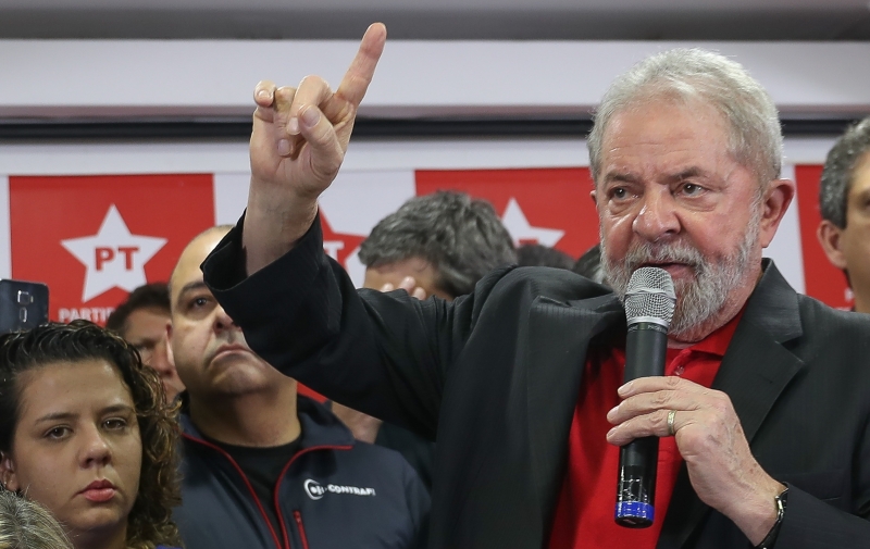 Pedido de três advogados era para apreender o passaporte e impedir Lula de sair do país