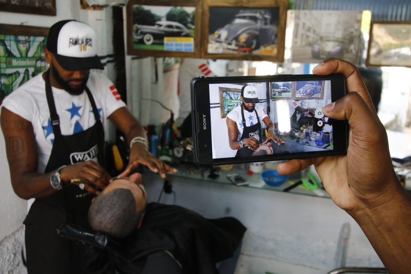 - Entrevista com Lennon Pacheco, da barbearia Studio Beco10, sobre a repercuss�o do GE em seu empreendimento