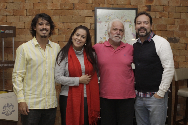 Cauê Durand, Celina Brosina, Gerard Duran e Renato Brosina no jantar harmonizado