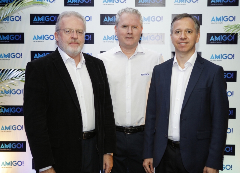 Ronaldo Stamm, Martin Henkel e Elton Medeiros no lançamento do aplicativo Ammigo, no Dado Bier Bourbon Country 