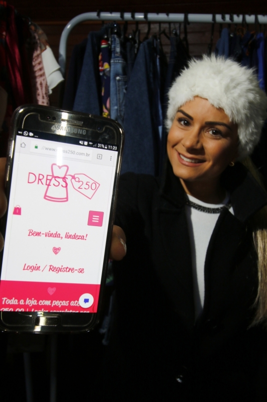 Entrevista com Day Pohl, da Dress 250, sobre a marca e o mercado online de roupas.  Foto: FREDY VIEIRA/JC