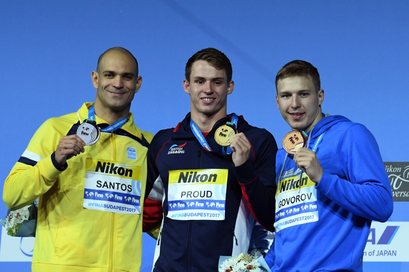 Pódio dos 50m borboleta teve o brasileiro Nicholas Santos, o inglês Benjamin Proud e o ucraniano Andrii Govorov