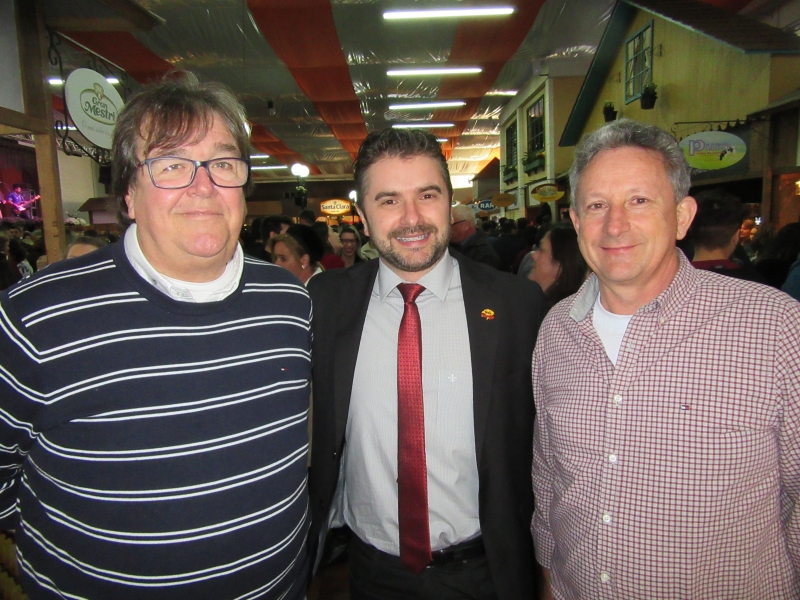 Frederico Pletsch, Beto Da-Fré, vice-prefeito de Carlos Barbosa, e Claudio Chies na FestiQueijo