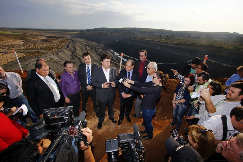 Ao lado do governador Sartori, ministro Coelho Filho visitou instalações de mineradoras