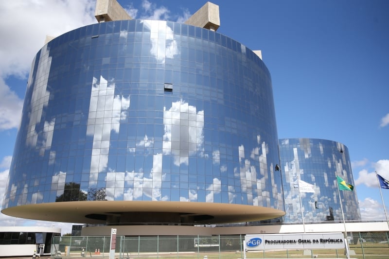 O órgão sustenta que a estrutura de um partido foi utilizada para operacionalizar financeiramente o cometimento de supostos crimes