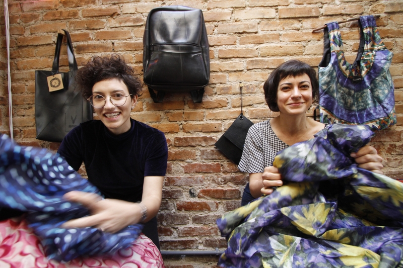 Entrevista com Adriana Tubino e Itiana Pasetti (de &oacute;culos),  do Revoada, para caderno o sobre empreendedorismo de impacto social. Foto: MARCELO G. RIBEIRO/JC