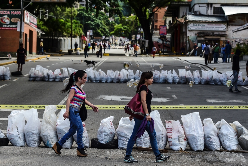 Algumas vias de Caracas amanheceram bloqueadas por manifestantes