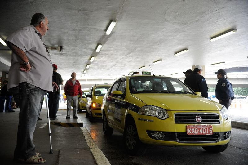 Taxistas se comprometeram de não bloquear vias nem acessos aos aeroportos