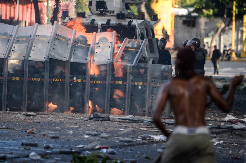 Paralisação de 48 horas provocou tumultos em Caracas e outras cidades
