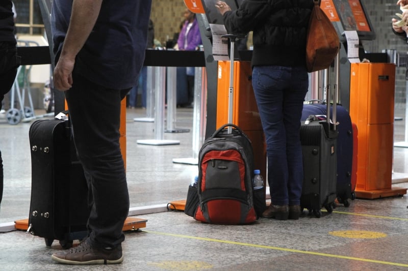 Procon vai fiscalizar cobrança de taxas de bagagem no aeroporto Salgado Filho nesta sexta. 