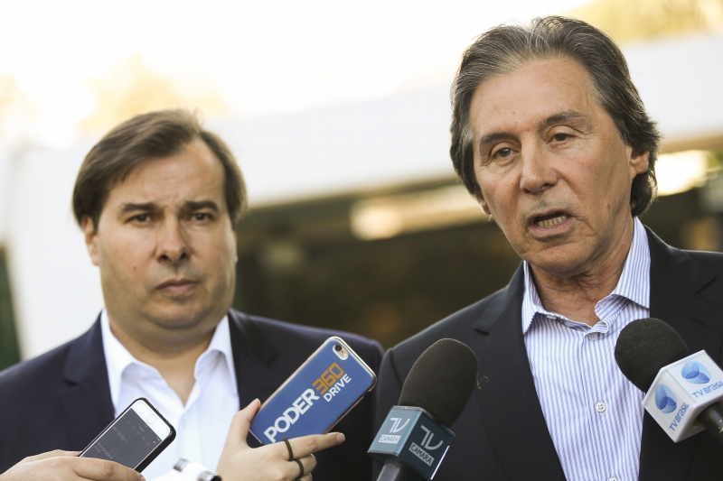 Rodrigo Maia e Eunício Oliveira anteciparam a medida, que mais tarde foi confirmada por Eduardo Guardia 