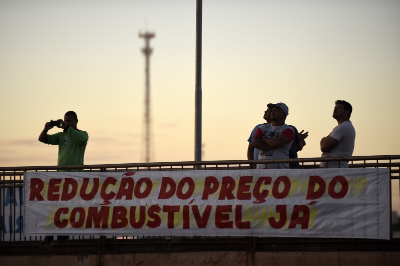 A principal reivindicação dos caminhoneiros, segundo o presidente, é a retirada dos encargos tributários sobre o óleo diesel
