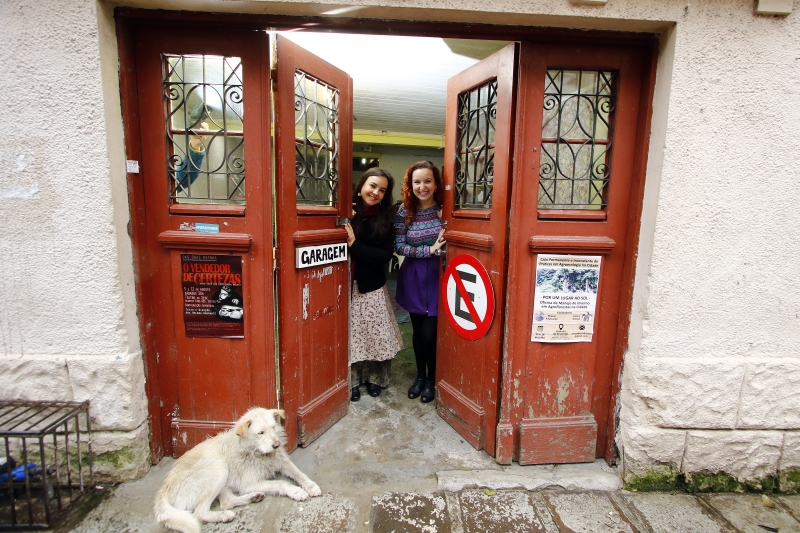 Teatro Garagem abriu neste m&ecirc;s, idealizado por Joice e Patr&iacute;cia Foto: FREDY VIEIRA/JC