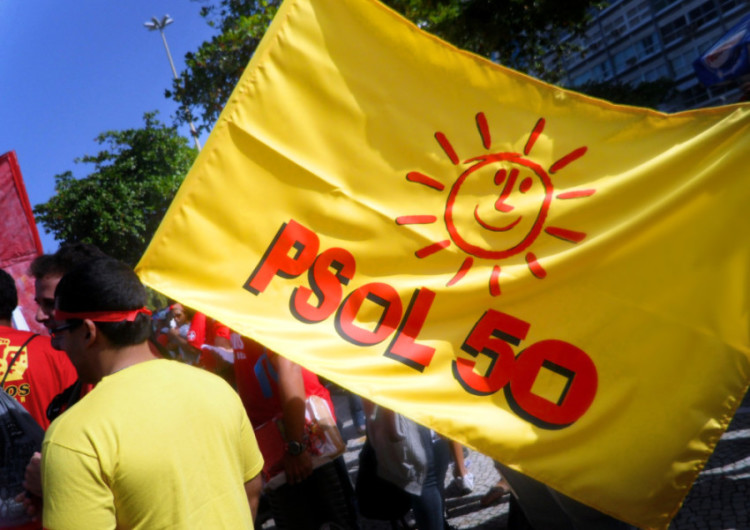 Cerca de 800 militantes, cerca de um terço dos quadros do partido, filiaram-se no PSOL