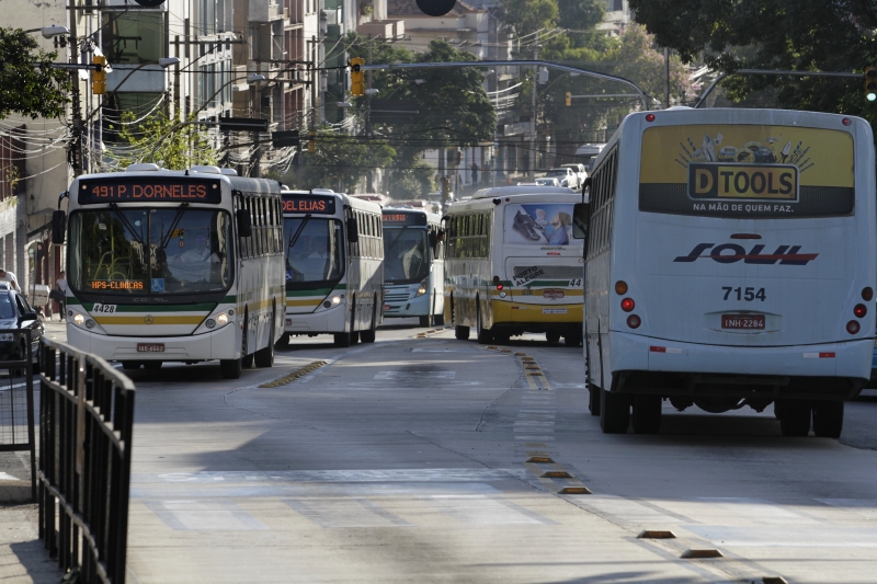 Fotos do corredoror de ônibus que seriam utilizados como BRTs da Av. Protásio Alves 