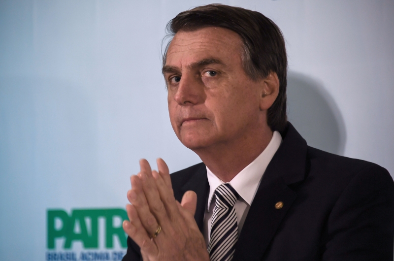 Bolsonaro chamou de "política" a intervenção na segurança pública no Rio