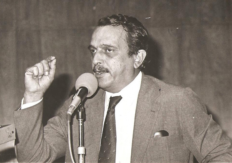 Deputado Carlos Araújo em discurso na Assembleia Legislativa, em 1989