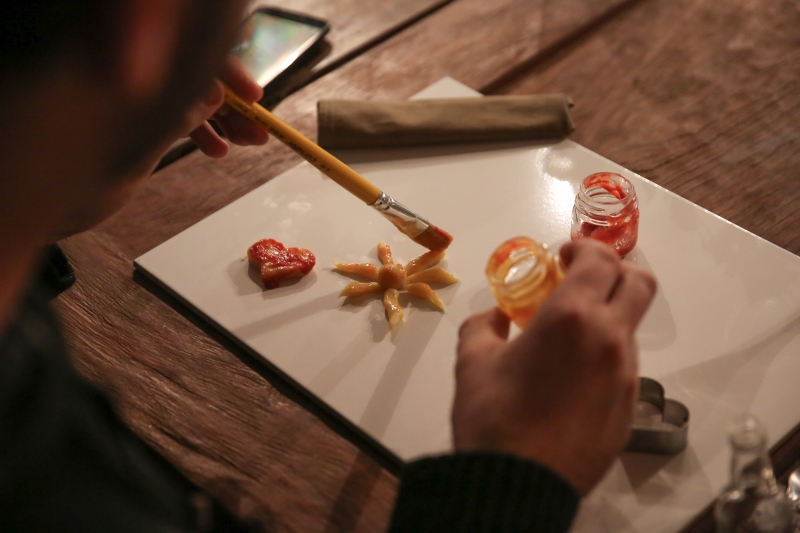 Cozinha de resgate na Santo Mimo, cr&eacute;dito Fernanda Nickkel, divulga&ccedil;&atilde;o Foto: FERNAND NICKKEL/DIVULGA&Ccedil;&Atilde;O/JC