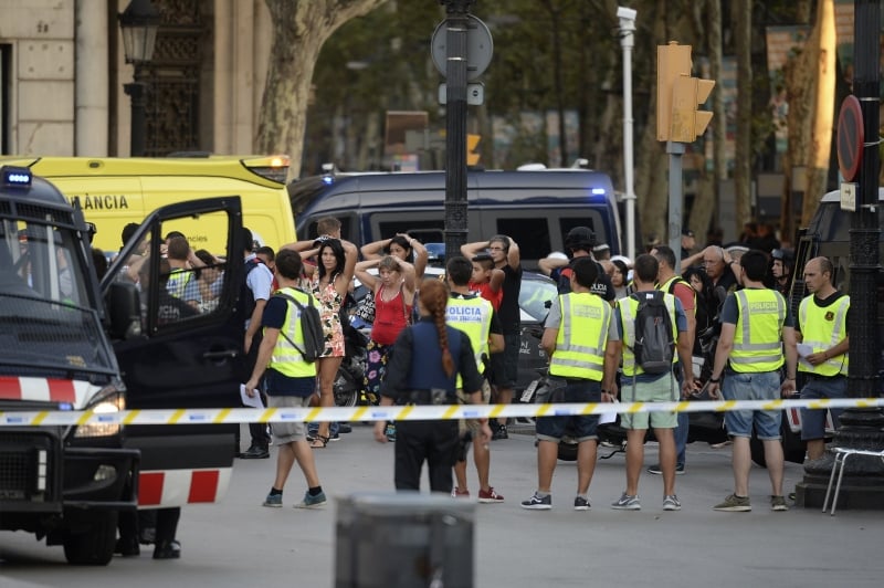 Os atentados deixaram 14 pessoas mortas e centenas de feridos