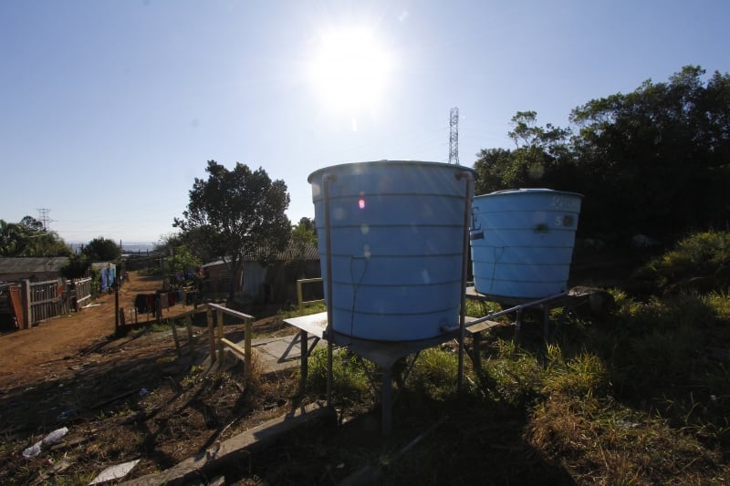 Duas caixas d'água foram limpas e abastecidas nesta quinta-feira