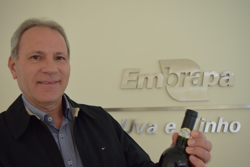 Jorge Tonietto desenvolve pesquisas na Embrapa Uva e Vinho  