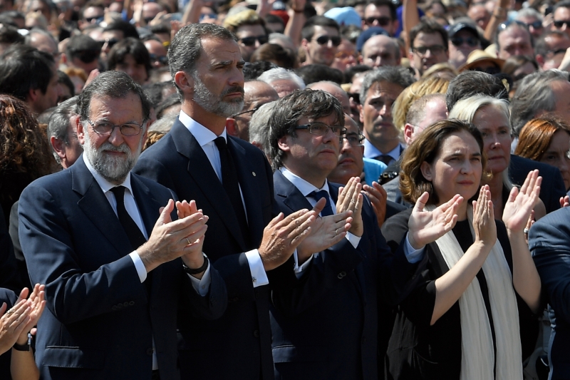 Rajoy (e) agradeceu os serviços de emergência e as mensagens de apoio pelo mundo