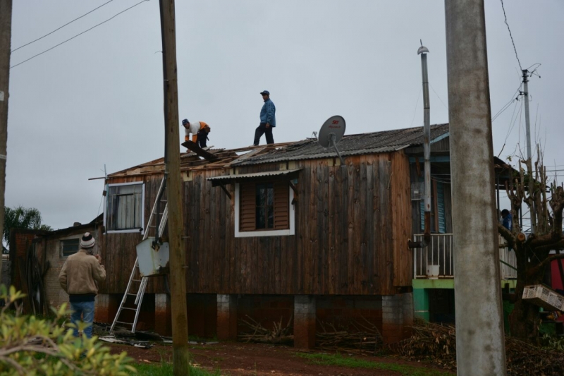 Granizo destruiu telhados de casas em Lagoa Vermelha e Cândido Godói no interior gaúcho