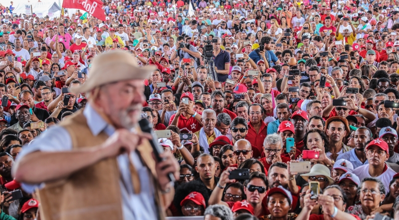 Mais de 5 mil agricultores estavam em fórum na Bahia onde Lula discursou 