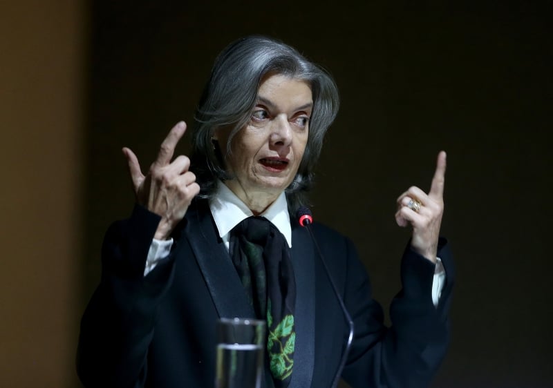 Cármen Lúcia do STF, suspendeu a ação popular do juiz federal Waldemar Cláudio de Carvalho