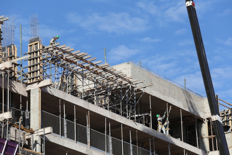 Método tradicional e artesanal de construção coloca o Brasil entre os últimos países em produtividade