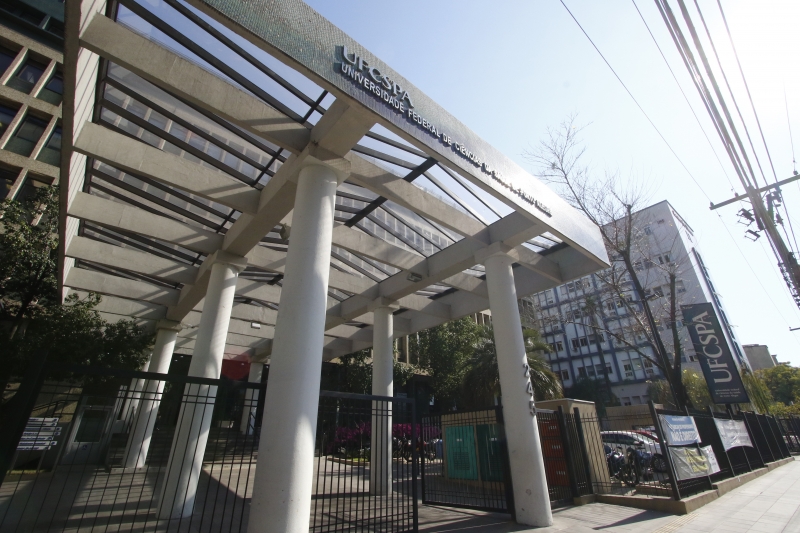 Orientação às federais é manter o trabalho e o ensino a distância para servidores e estudantes que fazem parte do grupo de risco