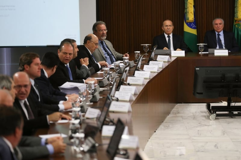 Antes de embarcar para a China, Temer reuniu ministros no Planalto 