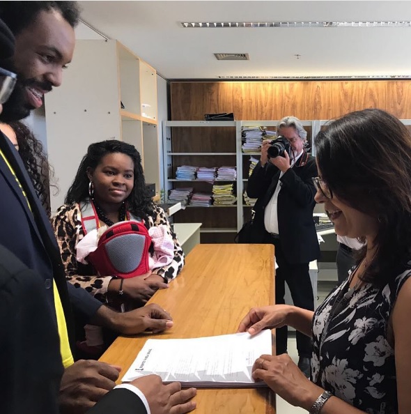 Presidente do movimento, Derson Maia, entrega documentos ao TSE