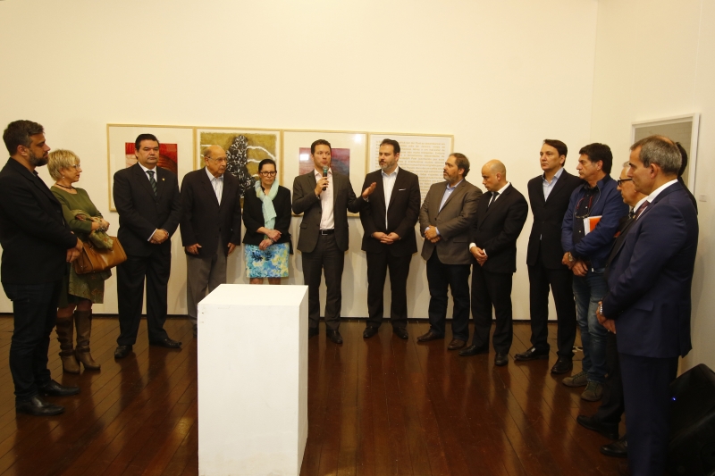 Nelson Marchezan Jr. e Ricardo Gomes assinam o decreto que cria o Escritório de Eventos de Porto Alegre