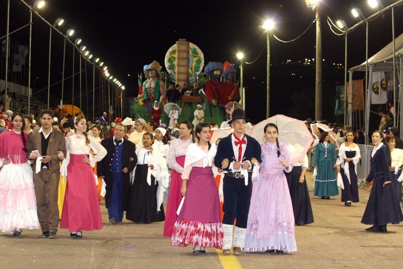 Em anos anteriores, Desfile Temático aconteceu à noite