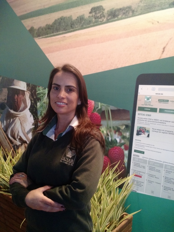 Juliana &eacute; instrutora do Senar-RS, que d&aacute; treinamentos pelo Estado Foto: Mauro Belo Schneider/Especial/JC