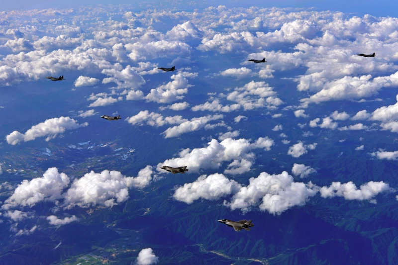 Manobras envolveram aeronaves norte-americanas e sul-coreanas