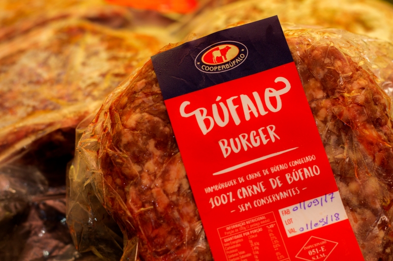 Carne provém de búfalos jovens e selecionados de associados da Cooperbúfalo e da Ascribu