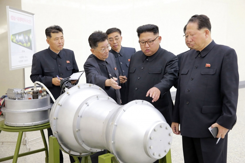Agência mostrou Kim inspecionando carregamento do artefato