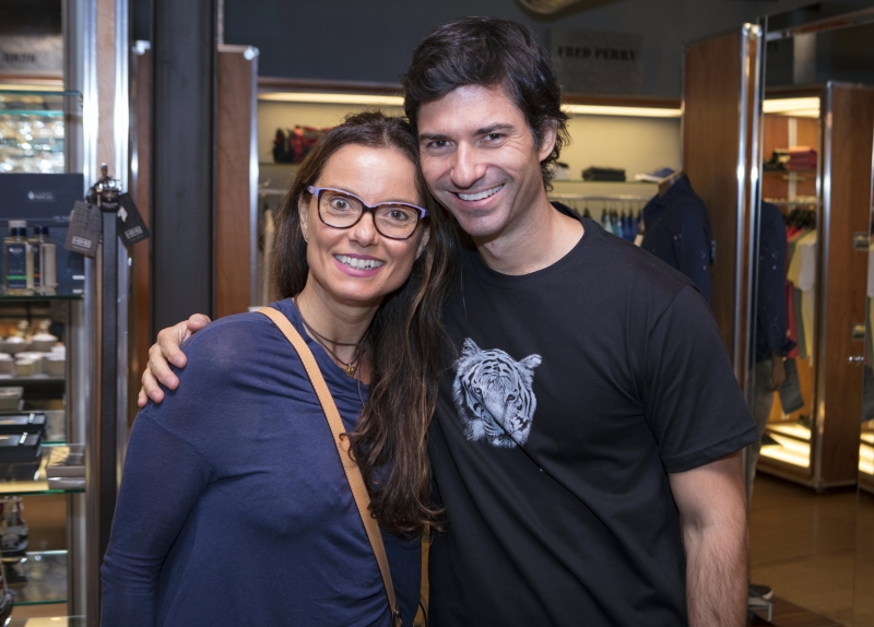 Luciana Kroeff e Felipe Hemb no lançamento da coleção Primavera-Verão 2018 da Hemb