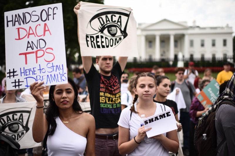 Manifestantes protestaram em frente à Casa Branca, em Washington