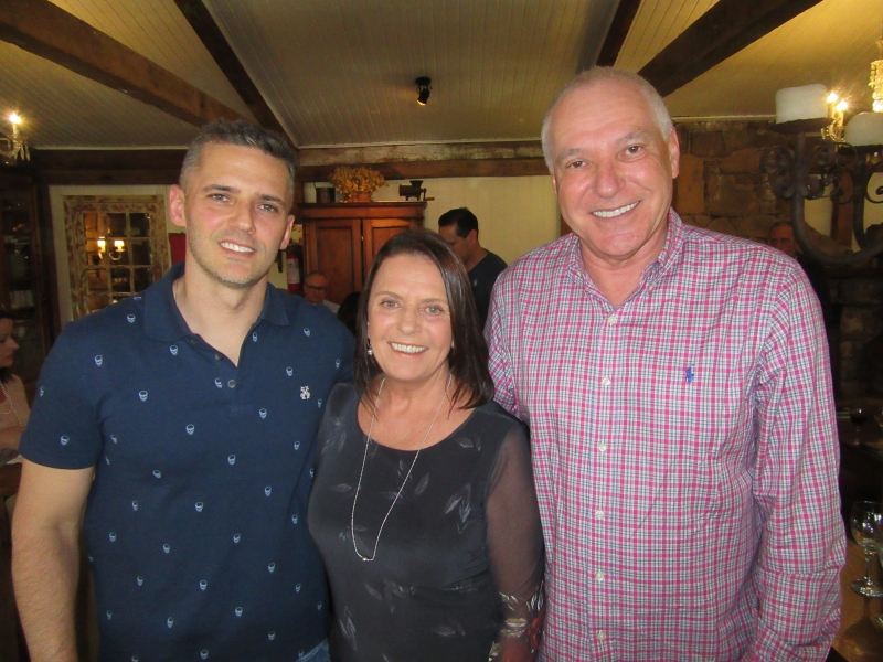 Eduardo Corte Real, Mara Baraldo e Eduardo Dall Agno no almoço da Kia & Caras no La Hacienda