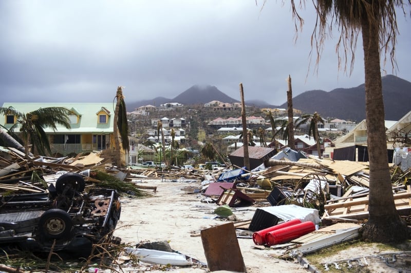 Ventos de até 295 km/h deixou um rastro de destruição na ilha de St. Martin